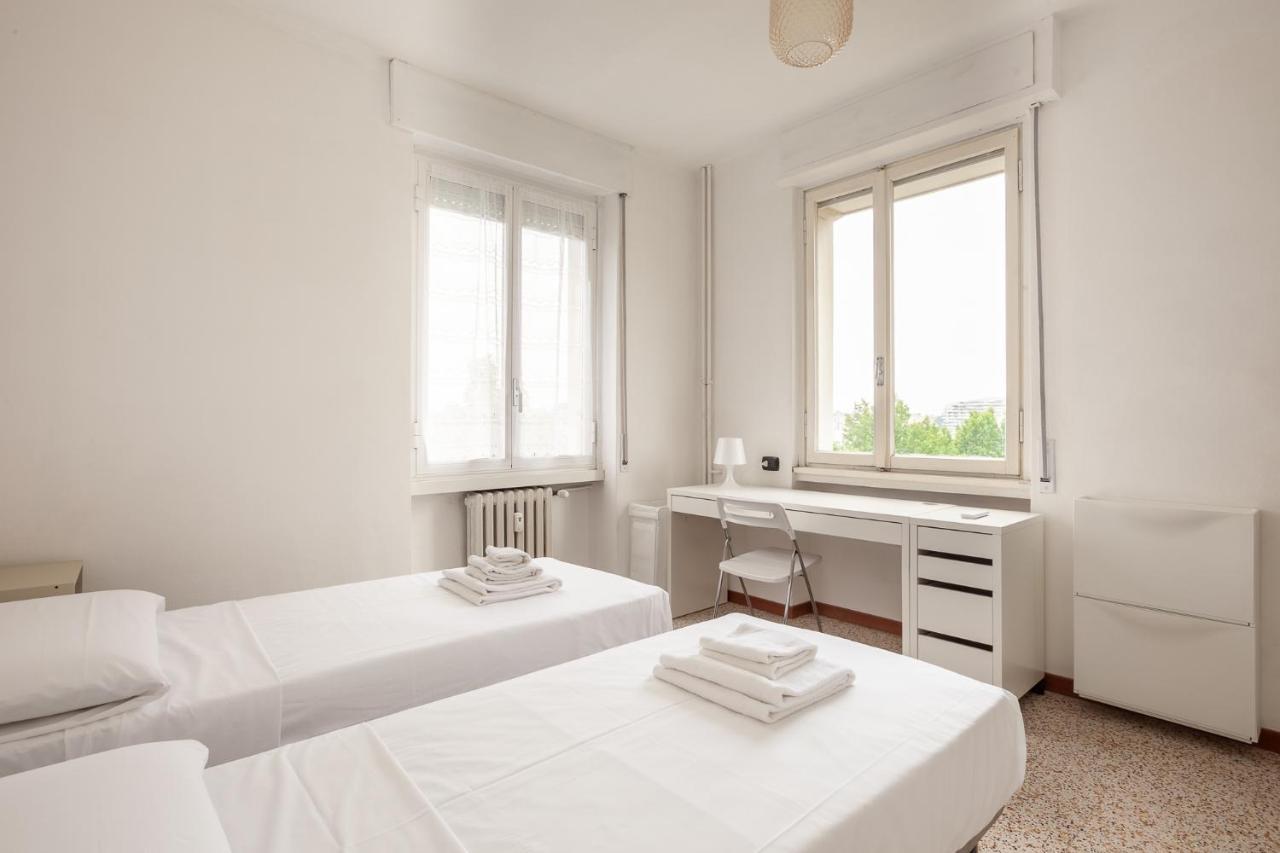 Apartment Spazioso - City Life - Fiera - Alcuino 5 *